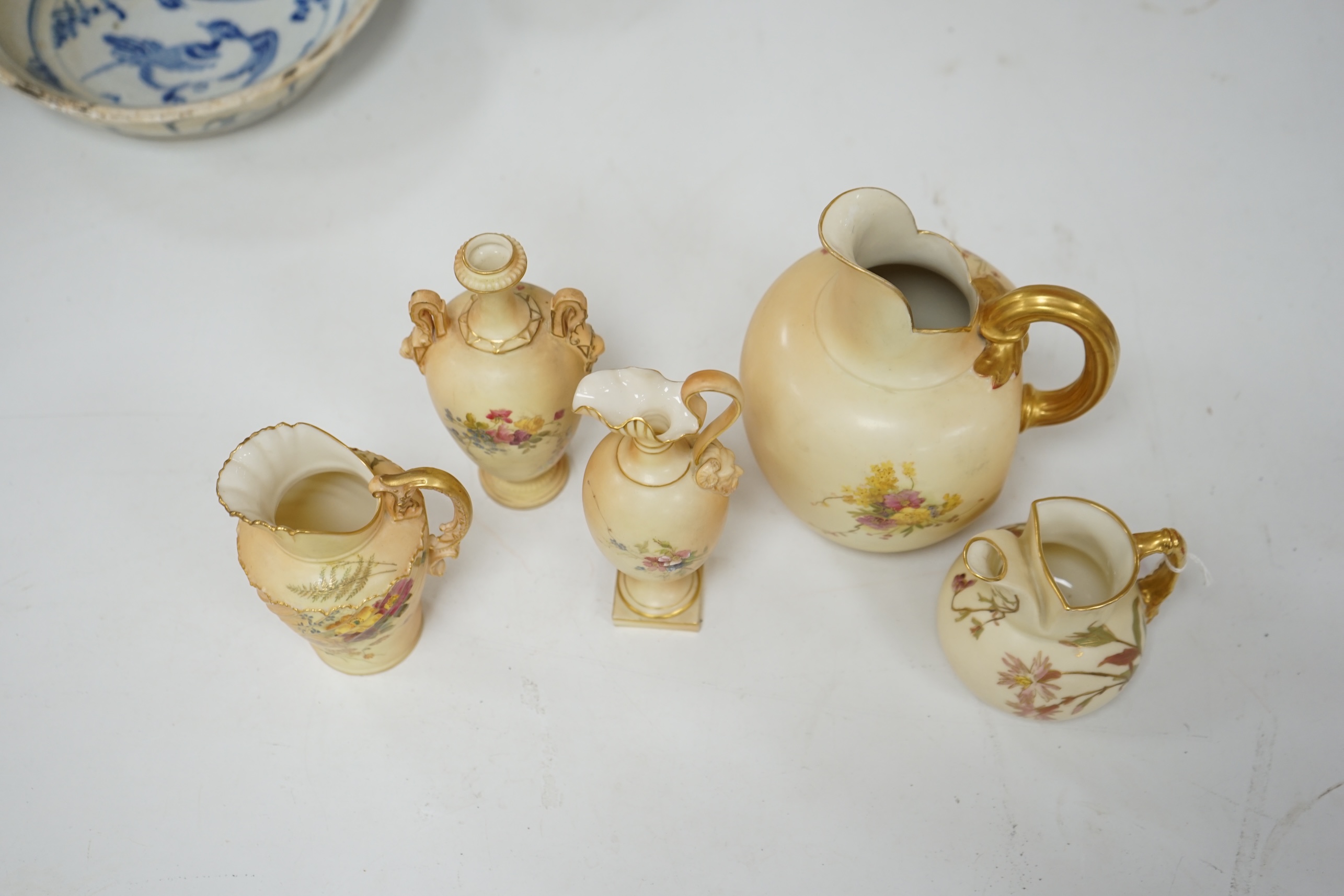 Five Worcester blush ivory pots, shapes 1094, 1438, 1399, 1144 and 1652, tallest 18cm. Condition - good